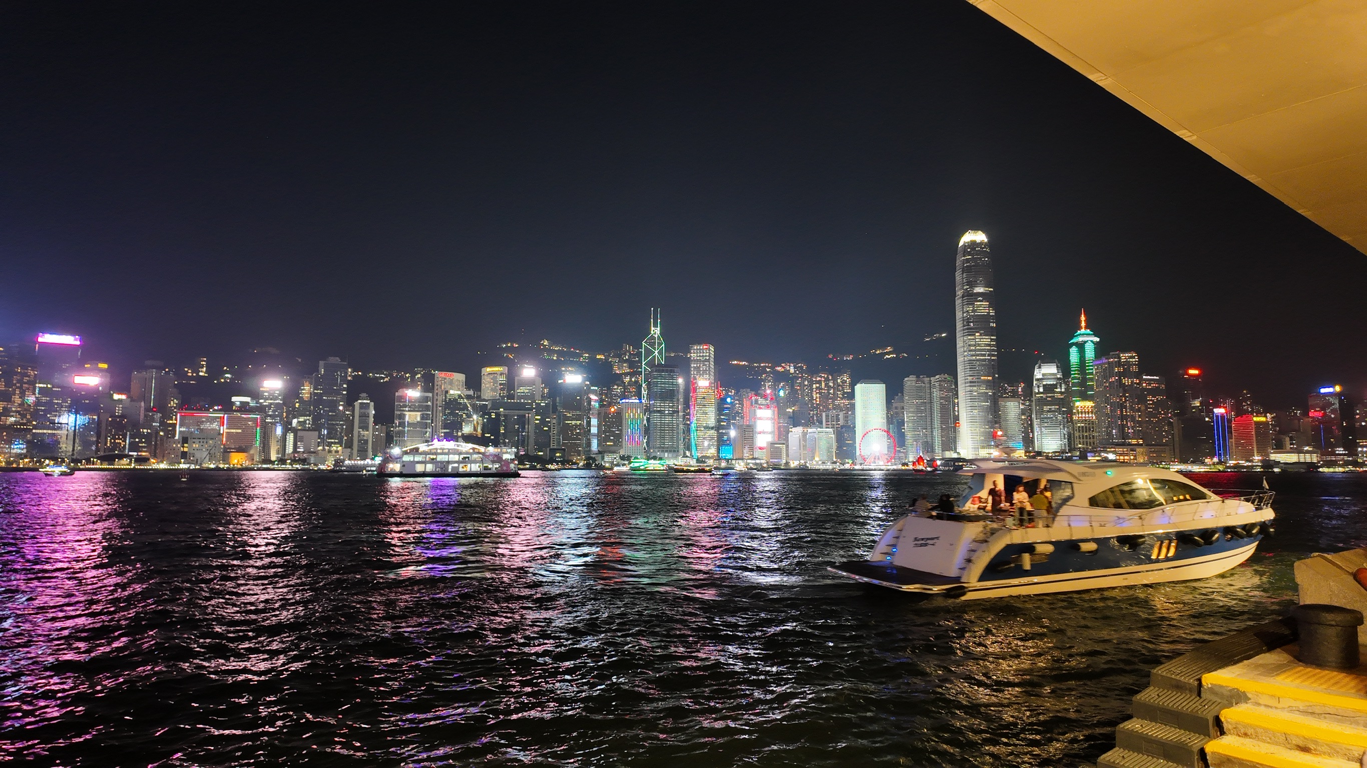 香港のネオン街