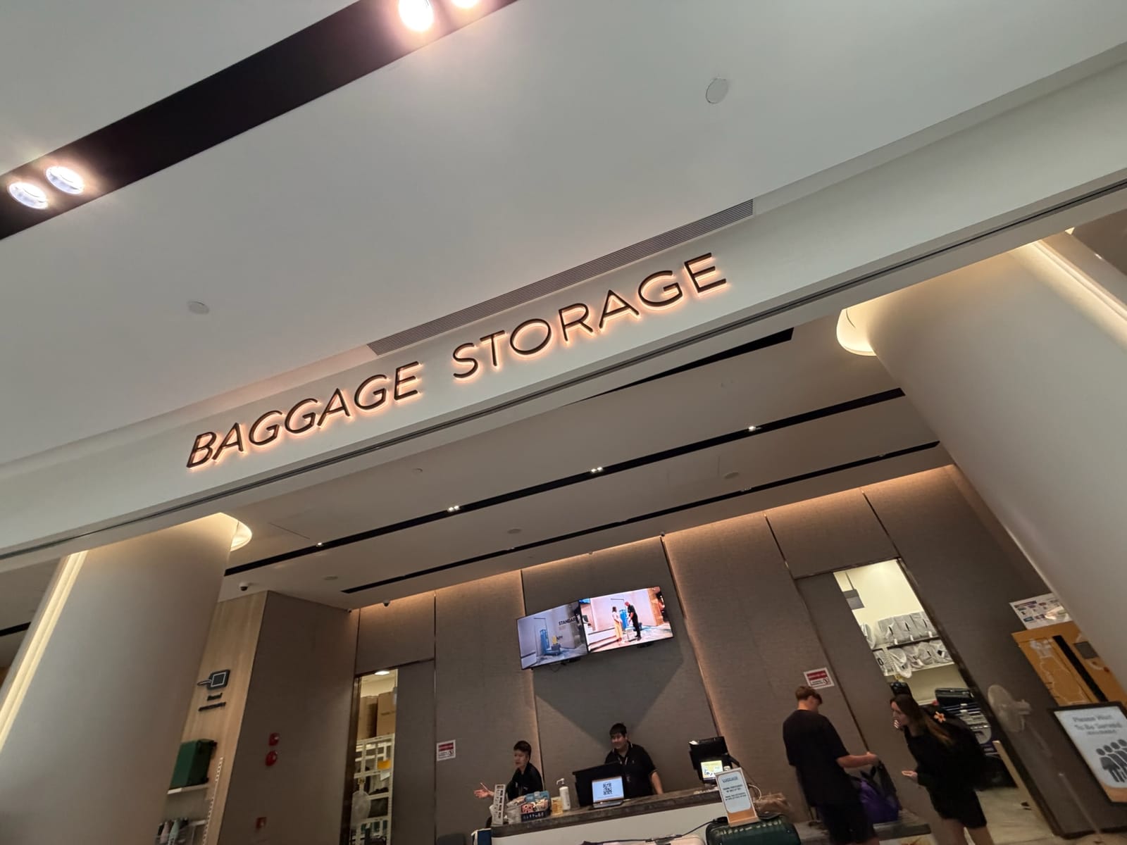 BAGGAGE STORAGEの入口